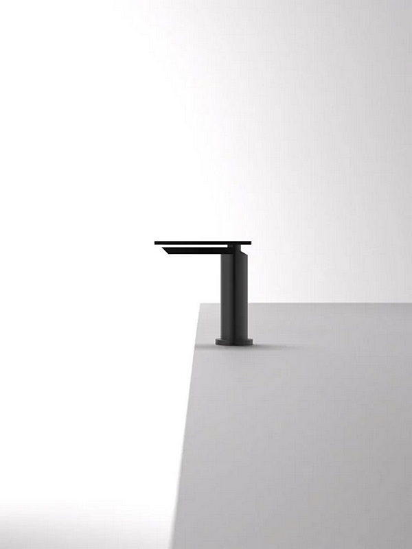 Mélangeur de lavabo en aluminium anodisé à poignée unique AGAPE SEN usine Agape de l'Italie. Foto №6