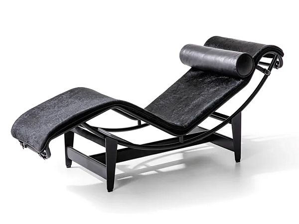 Chaise longue réglable en continu en tissu noir durable CASSINA 4 004 usine CASSINA de l'Italie. Foto №1