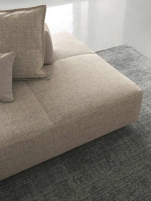 Canapé d'angle en tissu avec coussins rembourrés Flou Softbench usine Flou de l'Italie. Foto №8