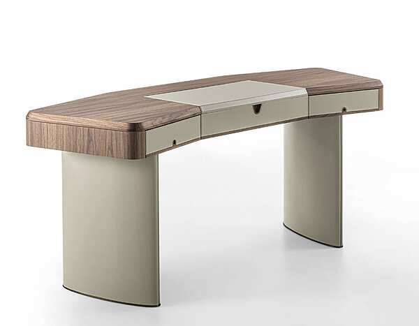 Bureau PORADA Moty usine PORADA de l'Italie. Foto №1