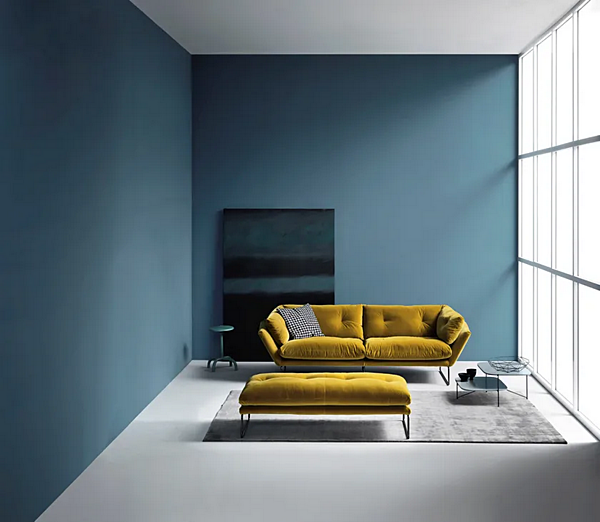 Pouf en tissu rembourré à base traîneau Saba New York Suite usine SABA de l'Italie. Foto №5