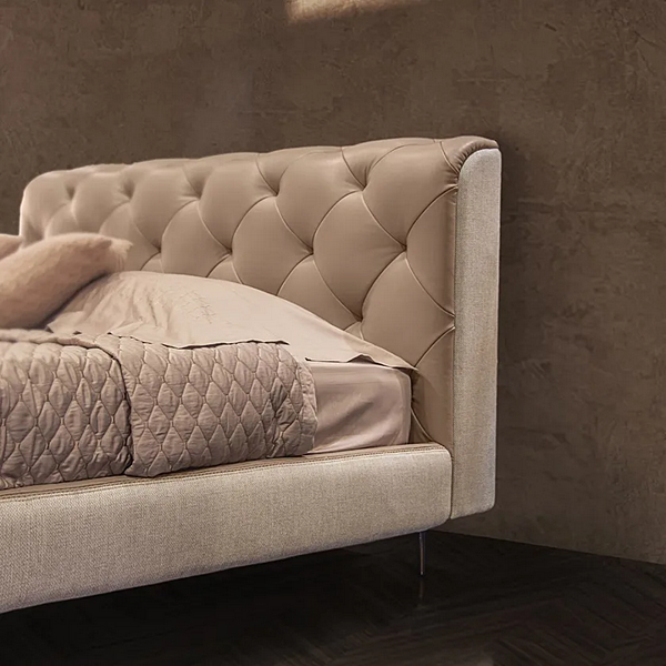 Lit en cuir avec tête de lit capitonnée FORMITALIA Overseas usine FORMITALIA de l'Italie. Foto №2