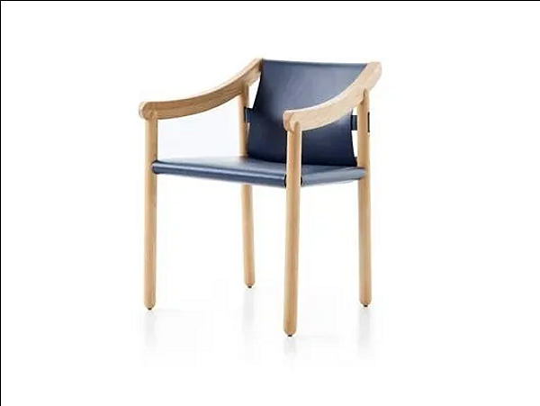 Chaise en bois massif avec accoudoirs CASSINA 905 usine CASSINA de l'Italie. Foto №1