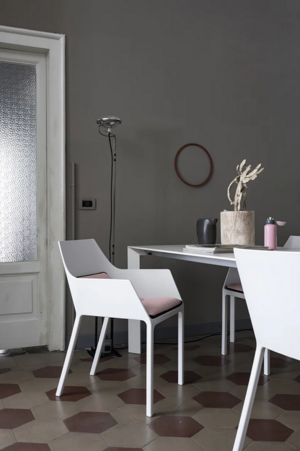 Chaise empilable en polypropylène Kristalia MEM usine Kristalia de l'Italie. Foto №10