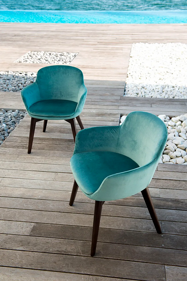 Chaise en velours rembourrée avec accoudoirs GYFORM CHANEL usine Gyform de l'Italie. Foto №4