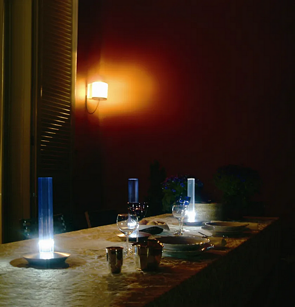 Lampe de table sans fil en PMMA LED Oluce Cand LED 205 usine Oluce de l'Italie. Foto №2