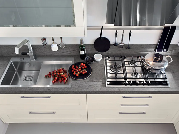 Cuisine avec poignées en matériau LUBE CUCINE Collection Gallery 14 usine LUBE CUCINE de l'Italie. Foto №5