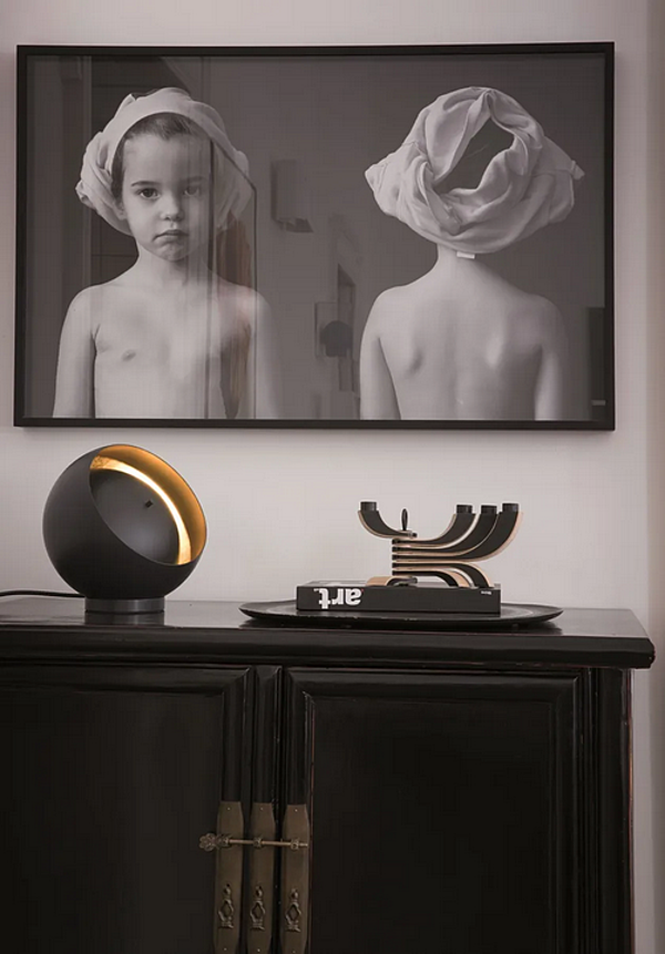 Lampe de table en métal LED Eva 216 Oluce usine Oluce de l'Italie. Foto №2