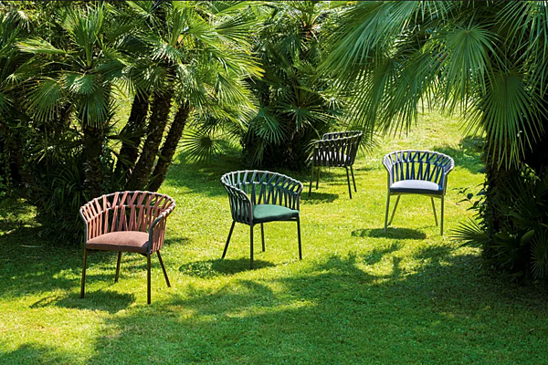 Chaise de jardin en aluminium thermolaqué avec accoudoirs Emma Cross VARASCHIN 24810/24811, 24810L/24811L usine VARASCHIN de l'Italie. Foto №6