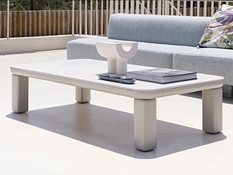 Table basse de jardin en aluminium avec plateau en céramique ou HPL sur mesure VARASCHIN