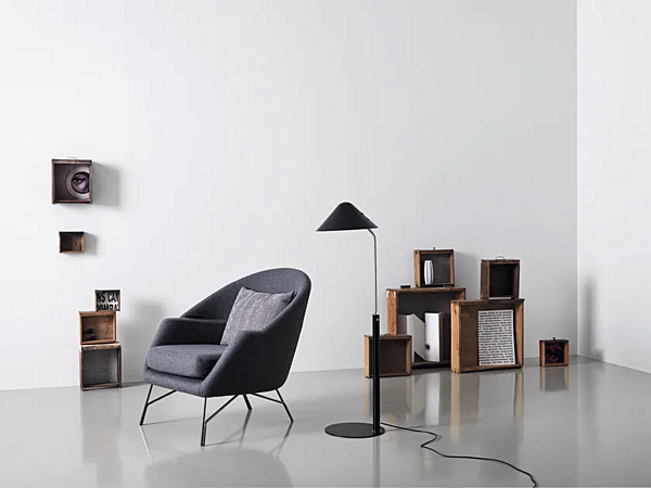 Fauteuil en tissu avec accoudoirs Chillout Saba usine SABA de l'Italie. Foto №4