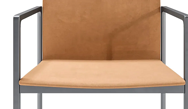 Chaise en cuir tanné avec accoudoirs CASSINA Eve usine CASSINA de l'Italie. Foto №8