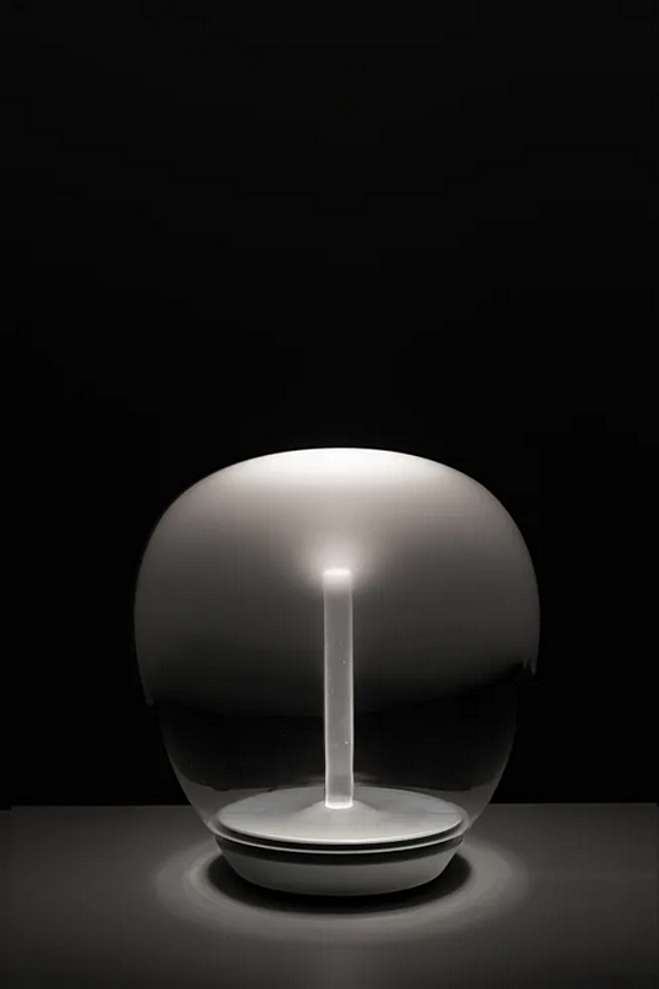 Lampe de table en verre soufflé LED Empatia Artemide usine Artemide de l'Italie. Foto №5