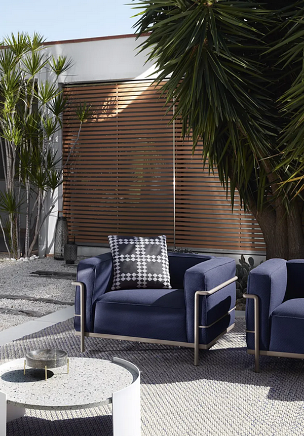 Fauteuil de jardin en tissu avec accoudoirs grand confort CASSINA usine CASSINA de l'Italie. Foto №3