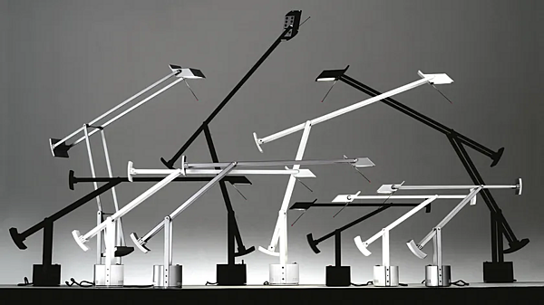 Lampe de bureau en aluminium avec bras articulé Tizio Micro Artemide A008100 usine Artemide de l'Italie. Foto №2