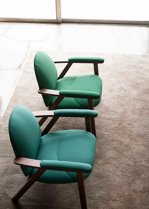 Fauteuil en tissu avec accoudoirs Peggy BROSS 1430 usine BROSS de l'Italie. Foto №3
