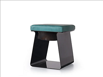 Tabouret bas avec coussin intégré en tissu Clio Borzalino EUClPOUF usine Borzalino de l'Italie