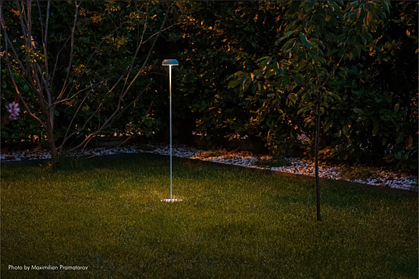 Lampe de sol portable multifonctionnelle en matériau flottant AXOLIGHT usine Axolight de l'Italie. Foto №6