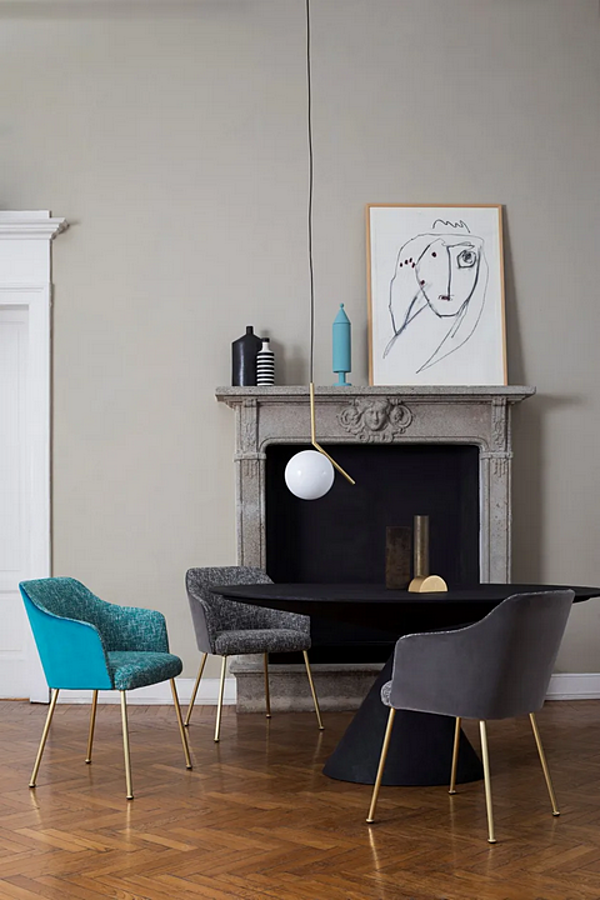 Fauteuil rembourré en tissu avec accoudoirs Isabelle Saba usine SABA de l'Italie. Foto №3