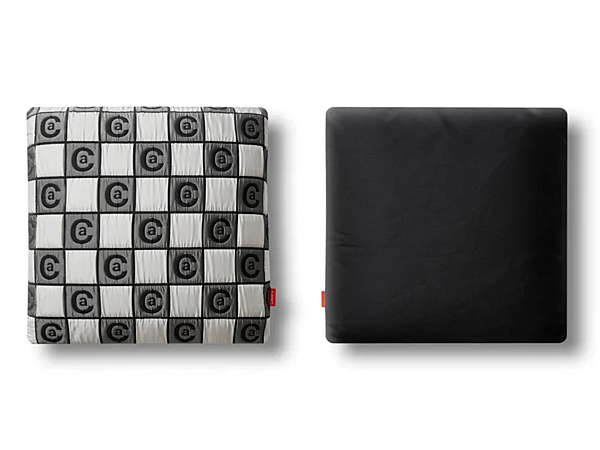 Coussin géométrique en tissu avec cadre carré CASSINA Chess usine CASSINA de l'Italie. Foto №11