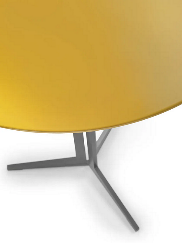 Table haute ronde en matériau Fly avec base étoile à trois branches FLEXFORM usine FLEXFORM de l'Italie. Foto №5