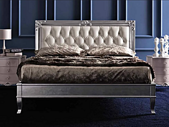 Lit double avec tête de lit rembourrée en tissu Clara CORTEZARI Lit double avec tête de lit rembourrée en tissu Clara CORTEZARI usine CORTE ZARI de l'Italie