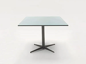 Table carrée en matériau PAOLA LENTI avec base étoile à quatre branches collection Café usine PAOLA LENTI de l'Italie