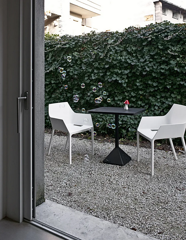 Chaise empilable en polypropylène Kristalia MEM usine Kristalia de l'Italie. Foto №11