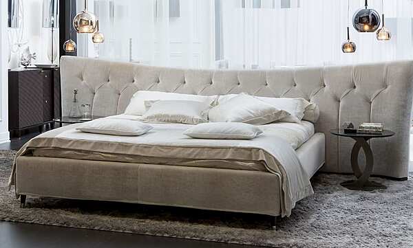 Lit double avec tête de lit capitonnée en tissu OPERA CONTEMPORARY ANGELO CAPPELLINI usine OPERA CONTEMPORARY de l'Italie. Foto №4