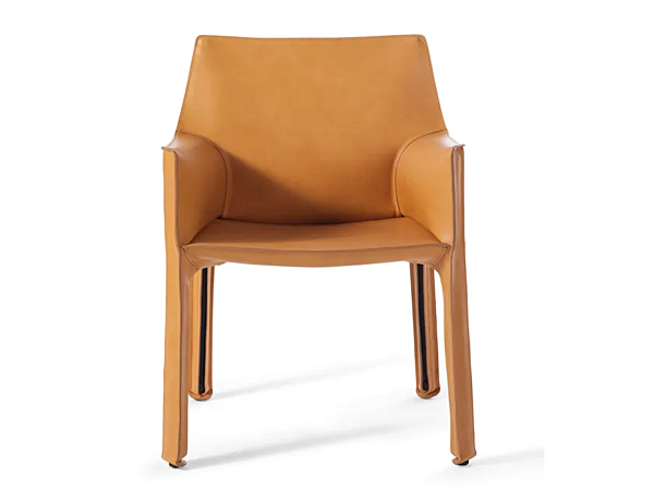 Fauteuil en cuir tanné avec accoudoirs CASSINA 413 CAB usine CASSINA de l'Italie. Foto №2