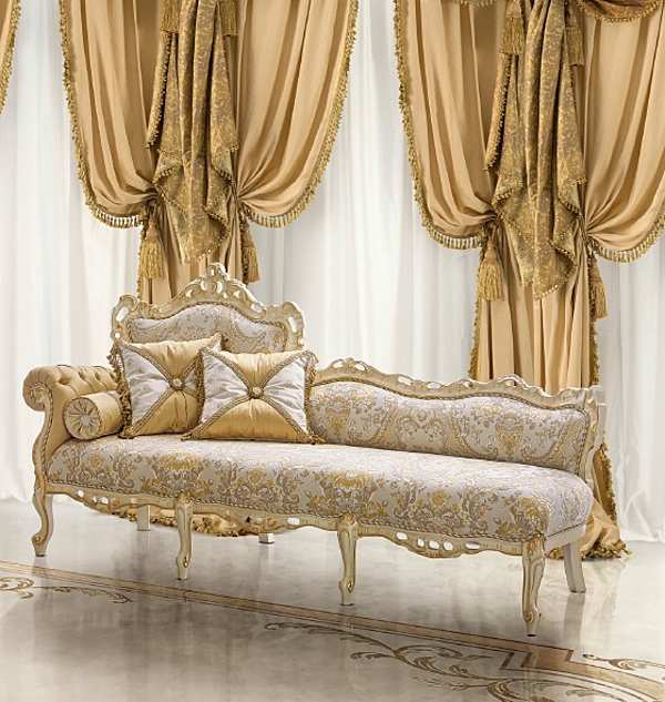 Chambre à coucher classique dans une finition claire avec peinture et dorure en tissu d'ameublement usine MODENESE GASTONE de l'Italie. Foto №5