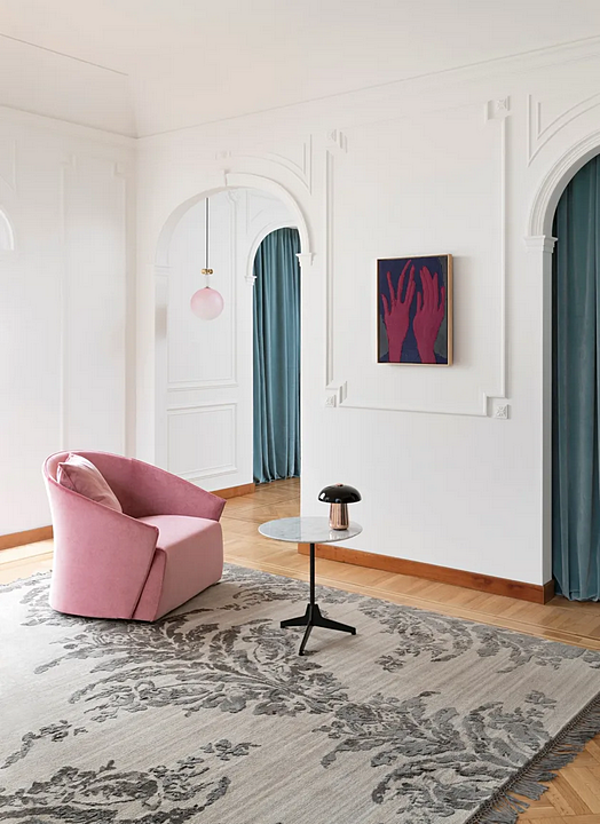 Fauteuil en tissu avec housse amovible et accoudoirs Saba Bustier usine SABA de l'Italie. Foto №4