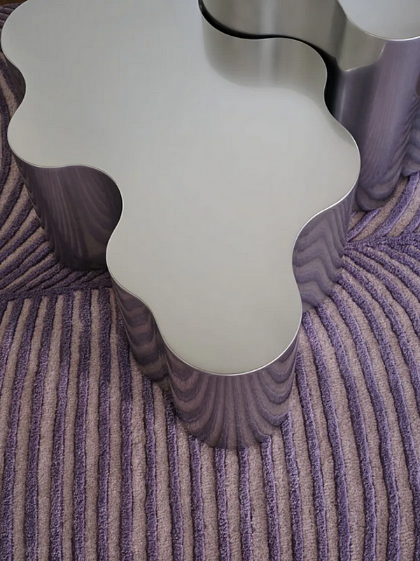 Table basse en polyuréthane rigide Teatro Magico Saba usine SABA de l'Italie. Foto №5