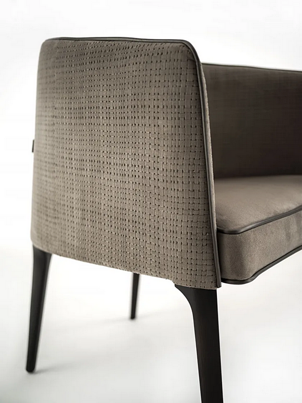 Fauteuil en tissu rembourré avec accoudoirs Jackie Frigerio usine Frigerio de l'Italie. Foto №3