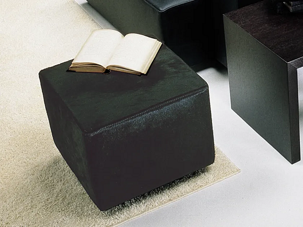 Pouf carré rembourré en tissu GYFORM Cubo usine Gyform de l'Italie. Foto №1