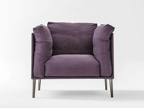 Fauteuil rembourré avec accoudoirs Kubi NOVAMOBILI usine NOVAMOBILI de l'Italie. Foto №5