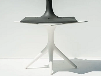 Table de jardin carrée en polypropylène Driade APP Table de jardin carrée en polypropylène Driade APP usine Driade de l'Italie