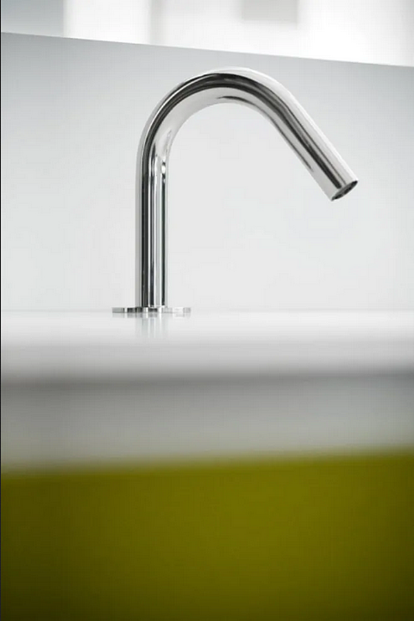 Robinet de lavabo à deux trous en acier inoxydable carré AGAPE usine Agape de l'Italie. Foto №8