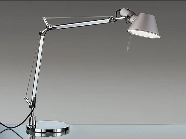 Lampe de table en aluminium avec bras articulé Artemide Tolomeo Mini A005500 usine Artemide de l'Italie. Foto №1