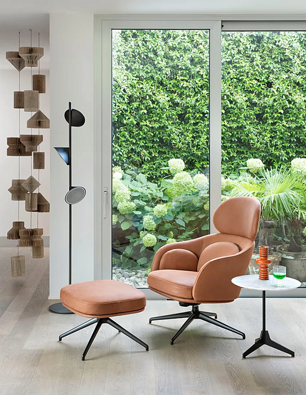 Pouf rembourré avec base à 4 branches Sunset Saba usine SABA de l'Italie. Foto №7