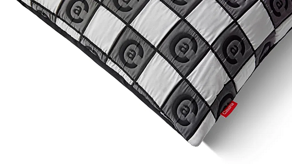 Coussin géométrique en tissu avec cadre carré CASSINA Chess usine CASSINA de l'Italie. Foto №12