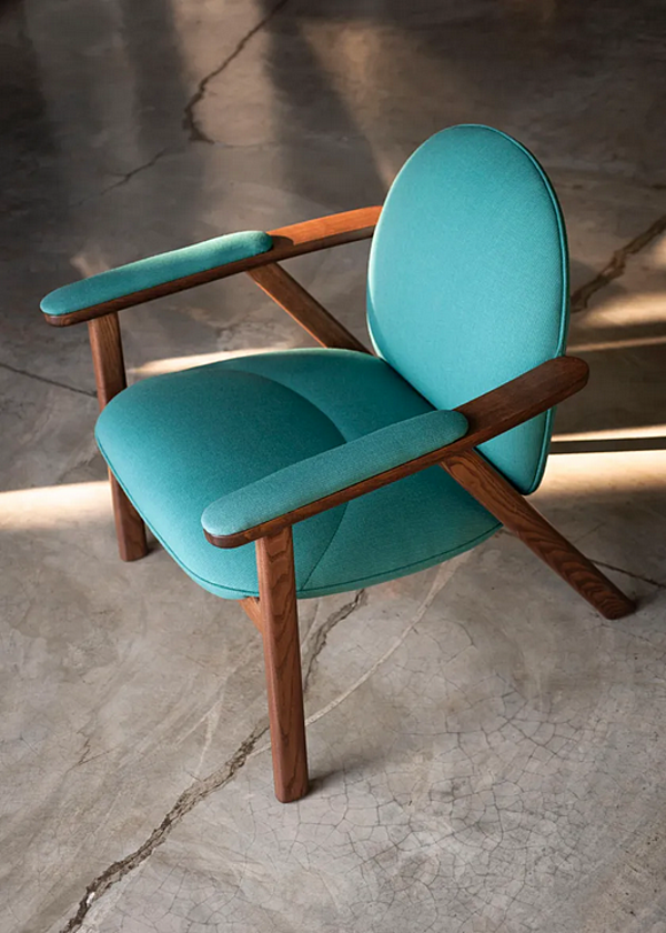 Fauteuil en tissu avec accoudoirs Peggy BROSS 1430 usine BROSS de l'Italie. Foto №6