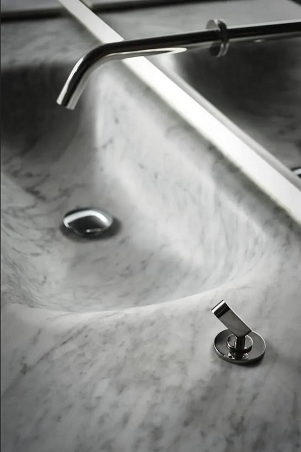 Robinet de lavabo à deux trous en acier inoxydable carré AGAPE usine Agape de l'Italie. Foto №2
