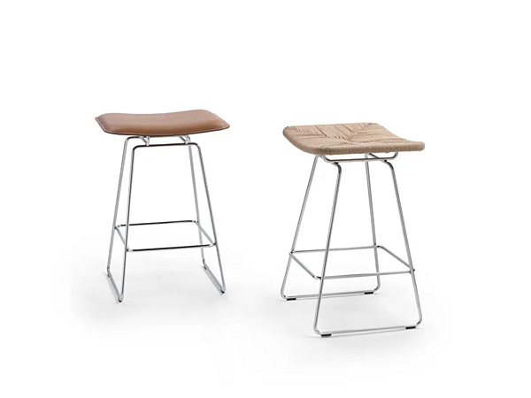Tabouret en cuir tanné avec repose-pieds FLEXFORM Echoes S H usine FLEXFORM de l'Italie. Foto №2