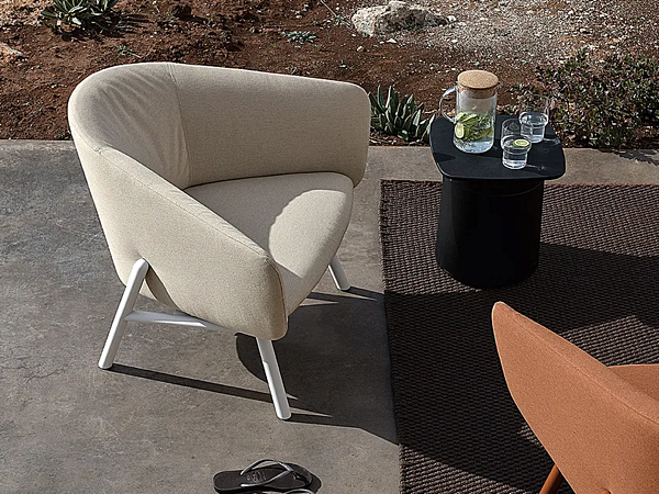 Fauteuil de jardin avec accoudoirs en Sunbrella Kristalia Tuile usine Kristalia de l'Italie. Foto №3