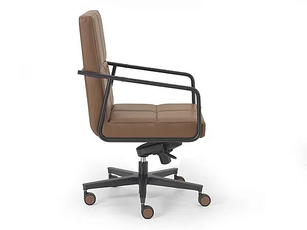 Chaise de direction pivotante en cuir Pablo I 4 Mariani usine i 4 Mariani de l'Italie. Foto №3