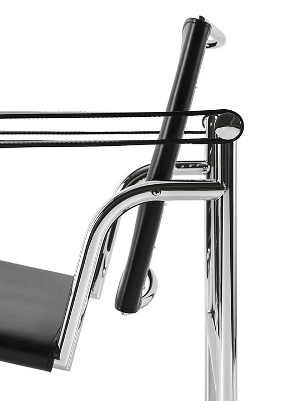 Fauteuil en cuir avec accoudoirs CASSINA dossier inclinable 001 usine CASSINA de l'Italie. Foto №6