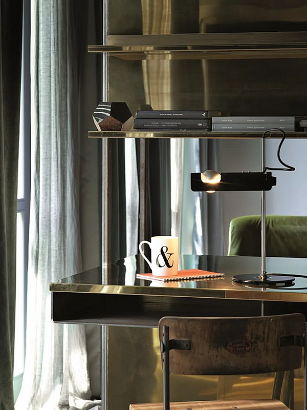 Lampe de table ajustable en métal Oluce Spider 291 usine Oluce de l'Italie. Foto №6