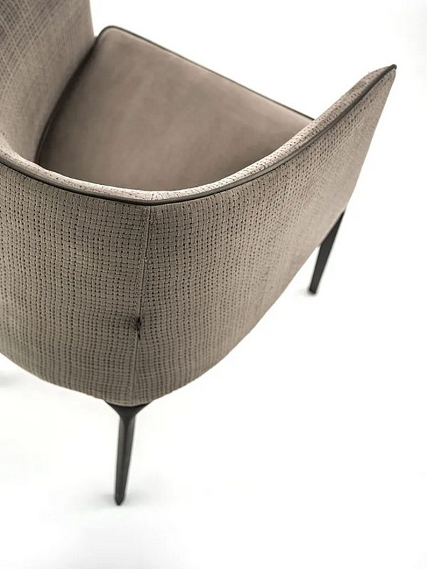 Fauteuil en tissu rembourré avec accoudoirs Jackie Frigerio usine Frigerio de l'Italie. Foto №4