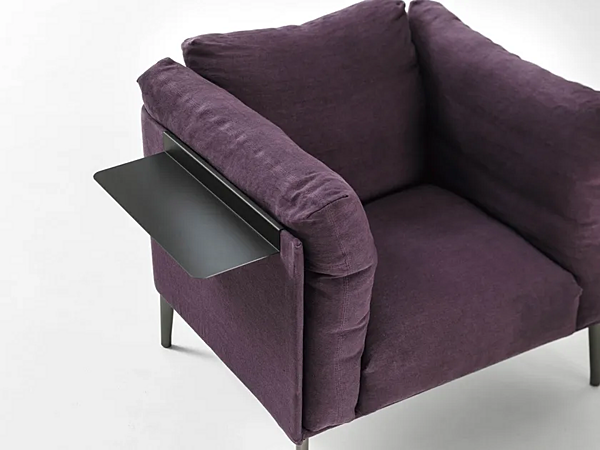 Fauteuil rembourré avec accoudoirs Kubi NOVAMOBILI usine NOVAMOBILI de l'Italie. Foto №4